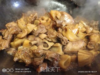 莲藕焖嫩鸭的做法步骤：8