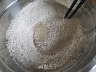 猪肉白菜水煎包的做法步骤：1