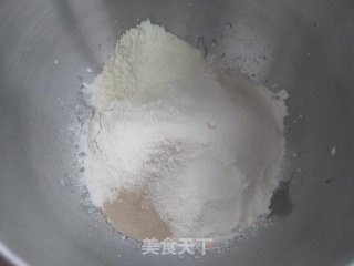 蛋黄奶香吐司的做法步骤：2