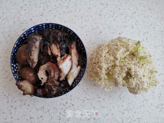 炖肘子烧菜花的做法步骤：1