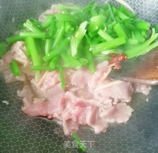 芹菜梗炒牛肉的做法步骤：12