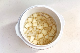 银耳雪梨汤的做法步骤：4