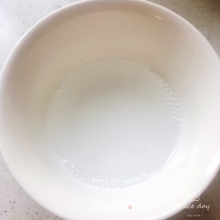白酒咸盐腌鸡蛋的做法步骤：2