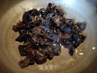 山药木耳炒包心菜的做法步骤：7