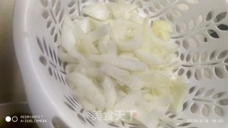 洋葱炒鸡肉的做法步骤：2