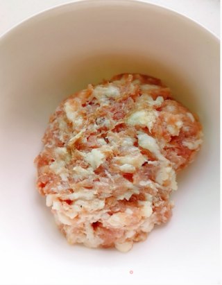 肉包子的做法步骤：1