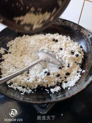 黑豆腊肉糯米饭的做法步骤：1