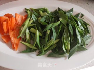 蒜苗炒平菇的做法步骤：6