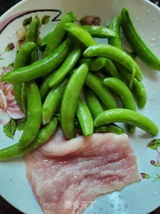 板筋肉炒甜豆黑木耳的做法步骤：4