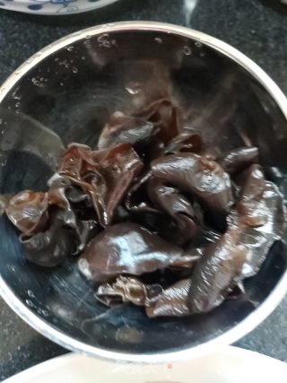 板筋肉炒甜豆黑木耳的做法步骤：5