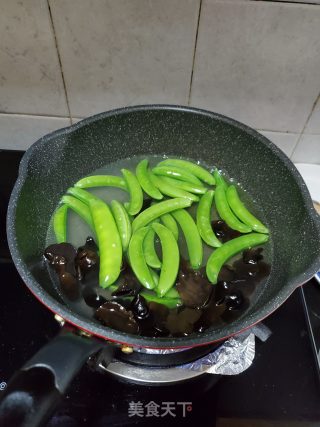 板筋肉炒甜豆黑木耳的做法步骤：7