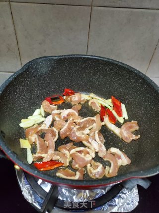 板筋肉炒甜豆黑木耳的做法步骤：11
