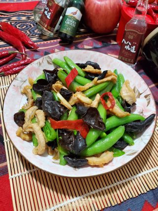 板筋肉炒甜豆黑木耳的做法步骤：17