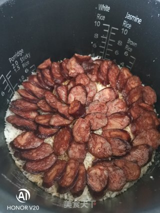 麻辣肠煲仔饭的做法步骤：11