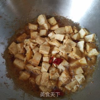 老干妈烧豆腐的做法步骤：4
