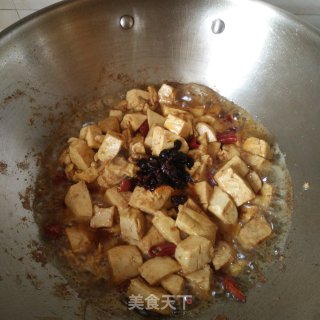 老干妈烧豆腐的做法步骤：5