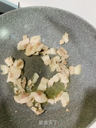 胡萝卜回锅肉的做法步骤：2