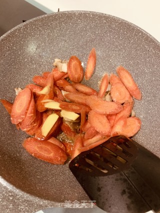 胡萝卜回锅肉的做法步骤：3