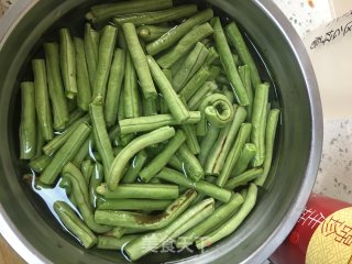 羊肉豆角焖面的做法步骤：1