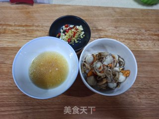 西芹扇贝的做法步骤：2