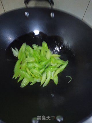 西芹扇贝的做法步骤：4