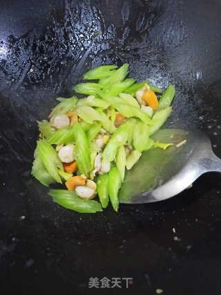 西芹扇贝的做法步骤：7