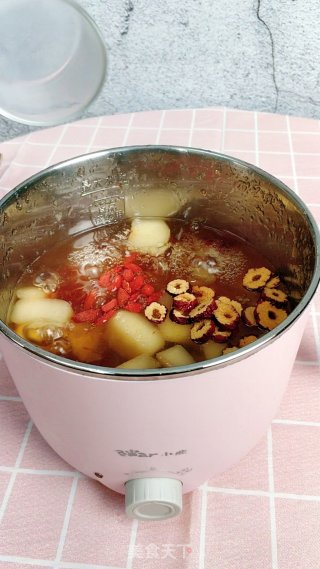 枸杞雪梨炖桃胶，止咳润肺又美容的做法步骤：8