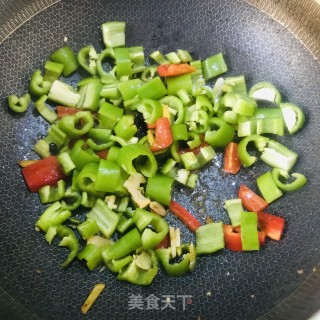 青椒黄金豆腐的做法步骤：5