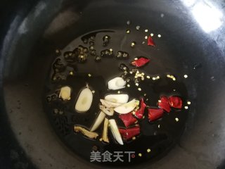 青椒香菇炒笋干的做法步骤：4