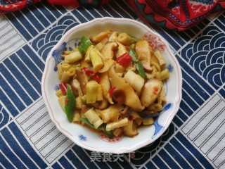 青椒香菇炒笋干的做法步骤：10