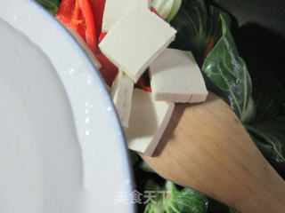 红椒千页豆腐烧青菜的做法步骤：4