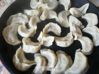 韭菜香菇煎饺的做法步骤：11