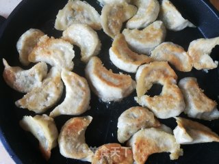 韭菜香菇煎饺的做法步骤：15
