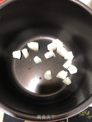 雪梨银耳百合汤的做法步骤：1
