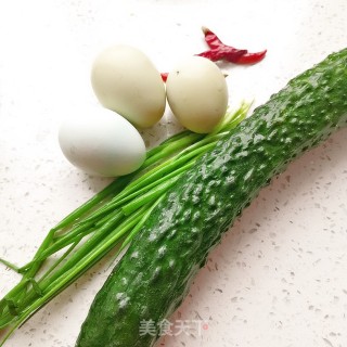 黄瓜炒鸡蛋的做法步骤：1