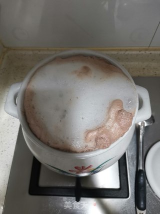 白萝卜牛肉汤的做法步骤：2