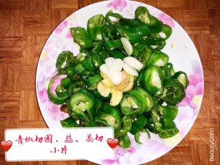 农家小炒肉的做法步骤：1