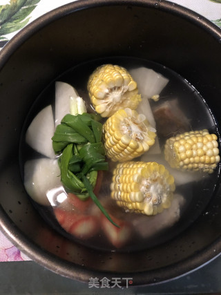 腊猪脚炖萝卜的做法步骤：3