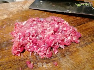 白菜牛肉饺子的做法步骤：1