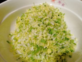 白菜牛肉饺子的做法步骤：2