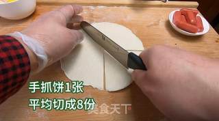 手抓饼一口酥香肠卷，特别招小朋友喜欢，酥酥脆脆太美味了的做法步骤：1