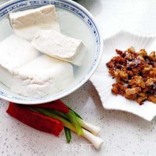 油渣末烧豆腐的做法步骤：1