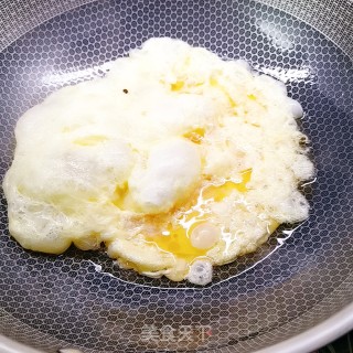 杏鲍菇炒鸡蛋的做法步骤：4