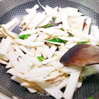杏鲍菇炒鸡蛋的做法步骤：9