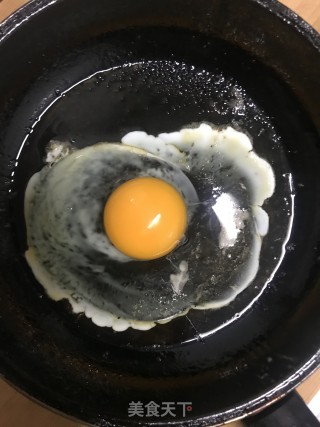 火腿肠加鸡蛋馍的做法步骤：2