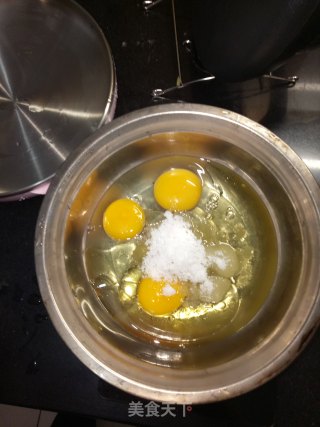 薄饼机烙蛋卷的做法步骤：1