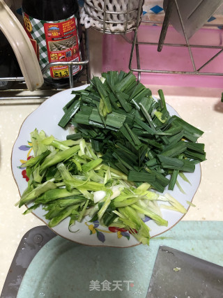蒜苗小炒肉的做法步骤：2
