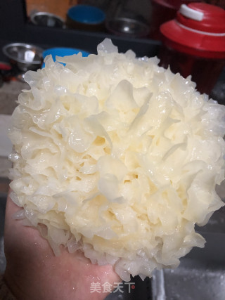鲜银耳汤的做法步骤：1