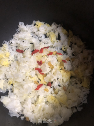 鲜银耳汤的做法步骤：3