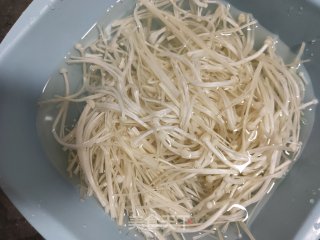 凉拌金针菇的做法步骤：4